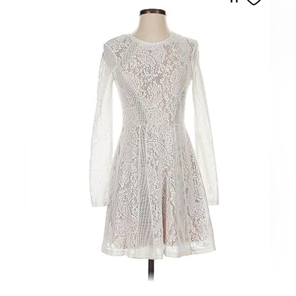 BCBGMaxAzria White and Cream Lace cocktail dress size S excellent condition